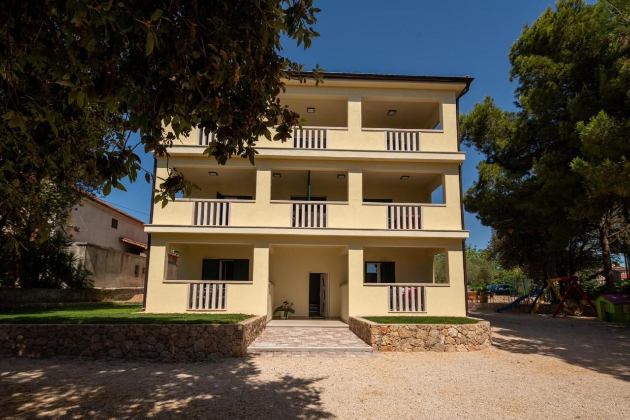 Apartmani Mara Пакоштане Экстерьер фото